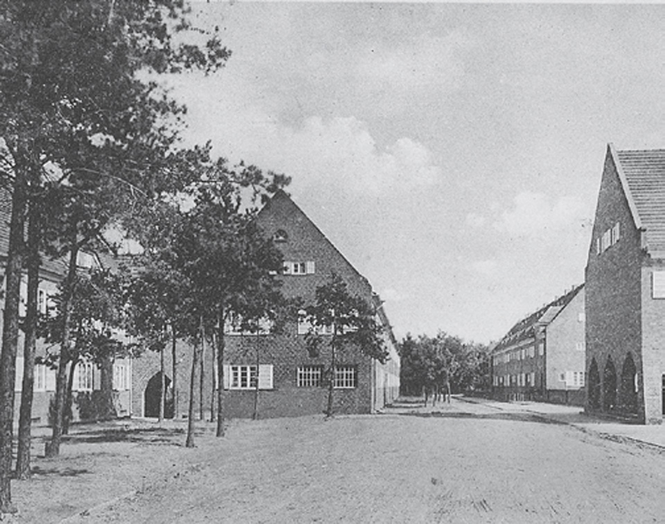 Heidehof_Parkplatz1930-960x